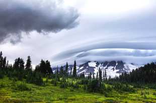 Lenticular cloud over Mt. Rainier-0250